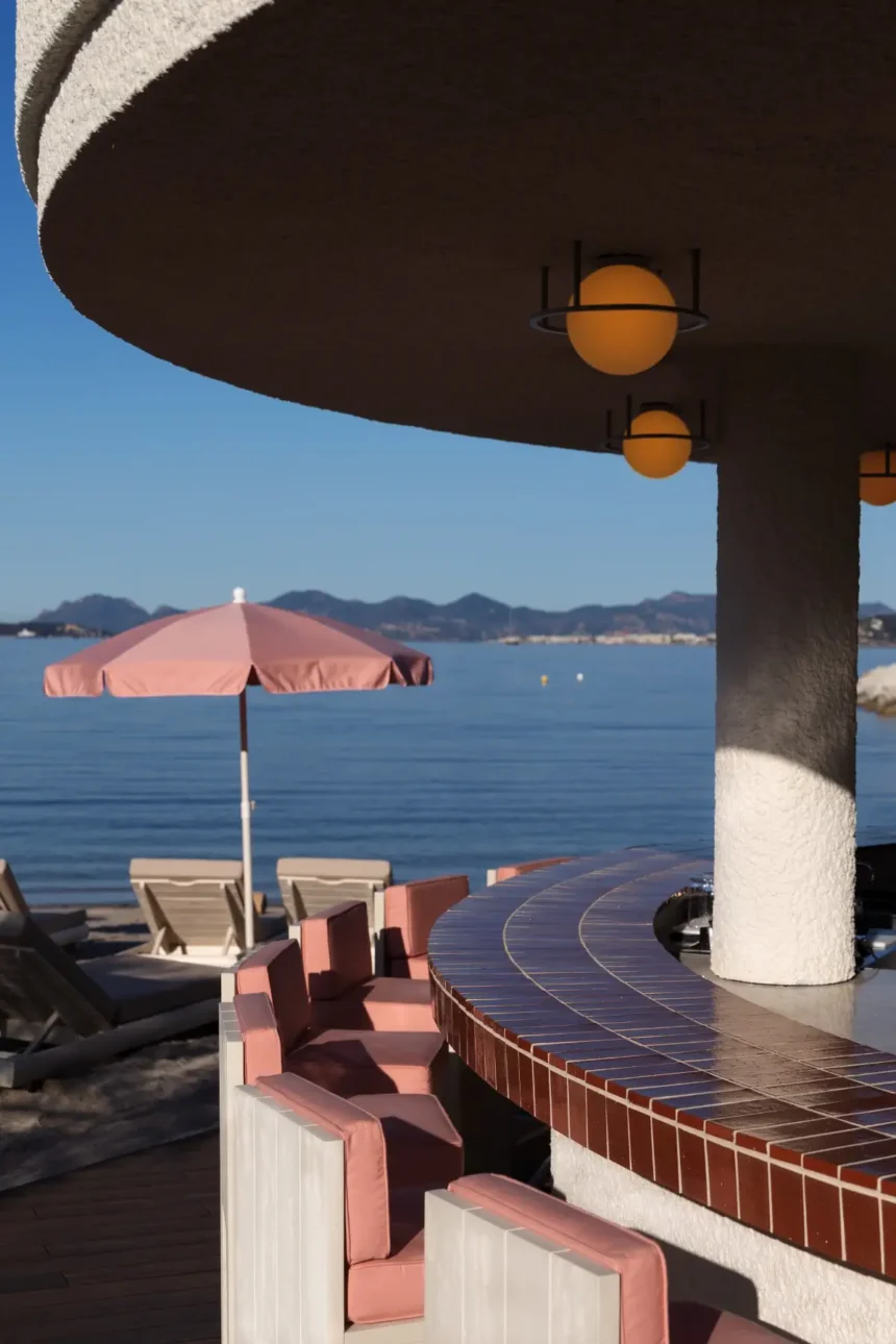 Cap d'Antibes Beach Hotel : un havre hors du temps sur la Côte d'Azur