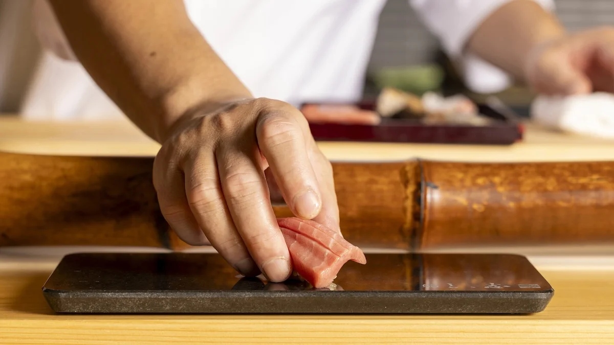 L'hôtel Four Seasons Resort Maldives Landaa Giraavaru accueille Toshiyuki Kobayashi pour un voyage culinaire