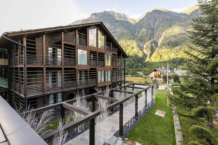 Le NH Collection Alagna Mirtillo Rosso redéfinit l'hospitalité alpine près des pistes du Mont Rose