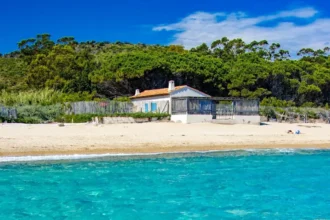 La crique de la Briande, un joyau varois secret à découvrir