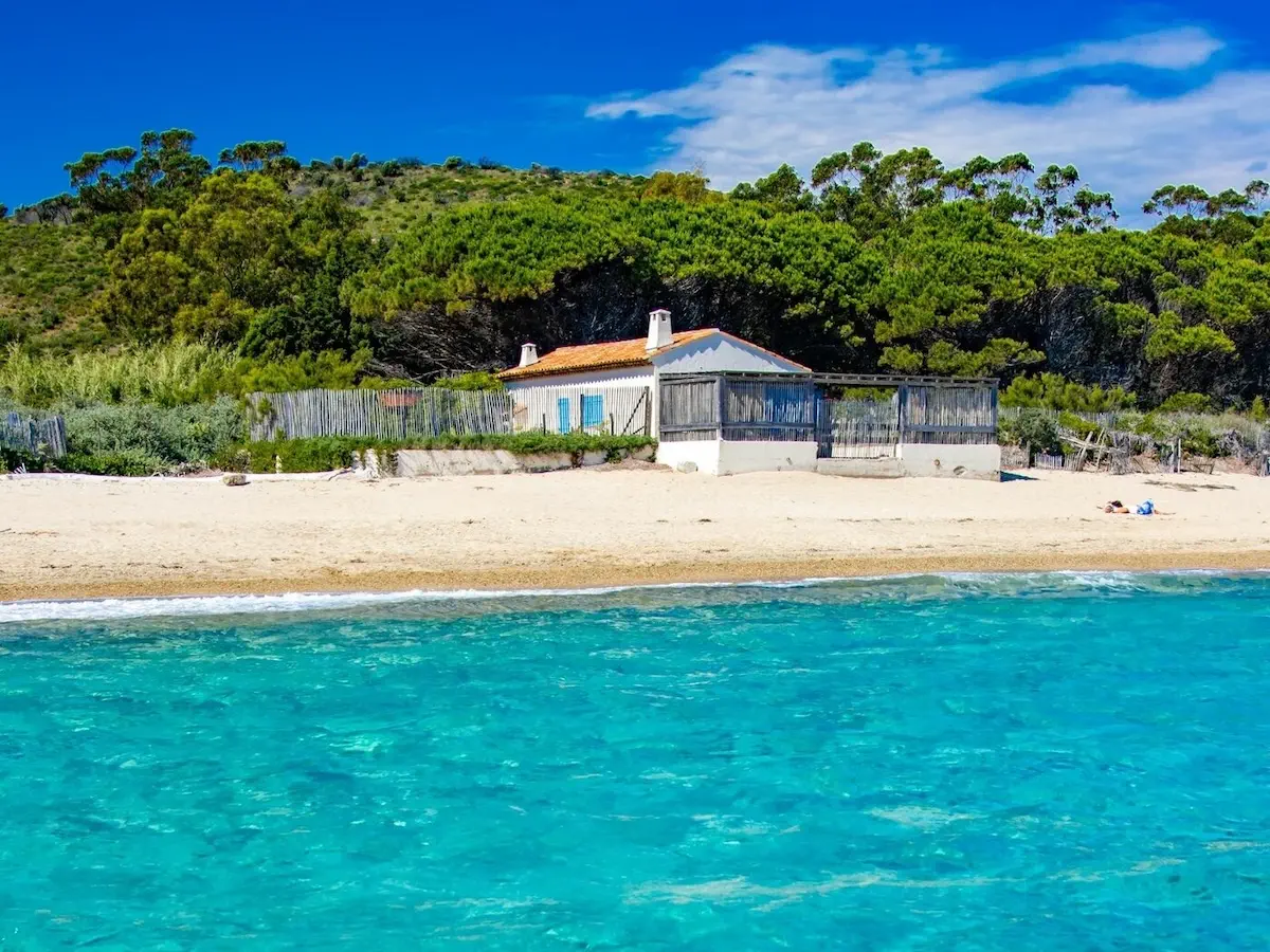 La crique de la Briande, un joyau varois secret à découvrir