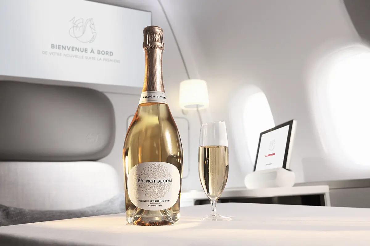 Air France fait pétiller sa cabine La Première avec un rosé sans alcool d’exception
