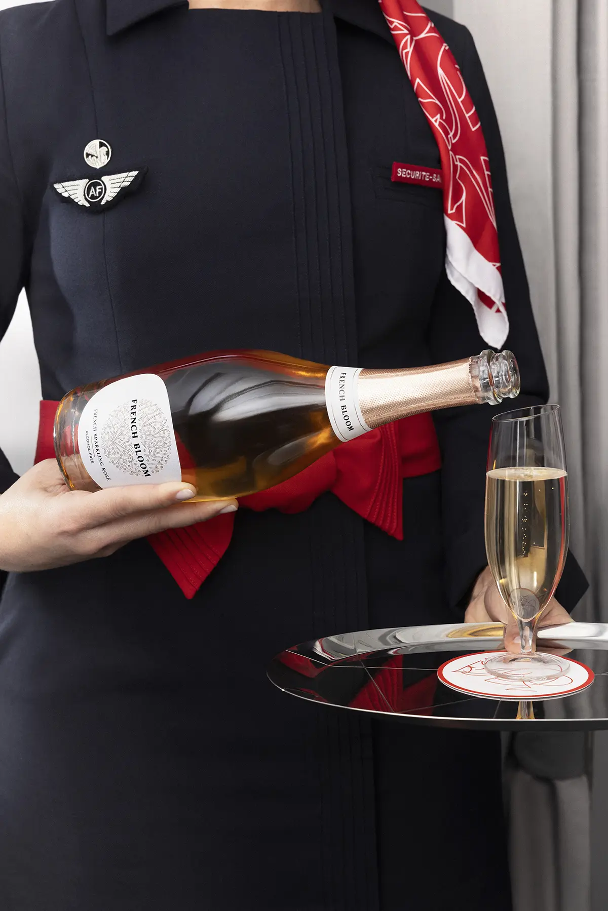 Air France fait pétiller sa cabine La Première avec un rosé sans alcool d’exception