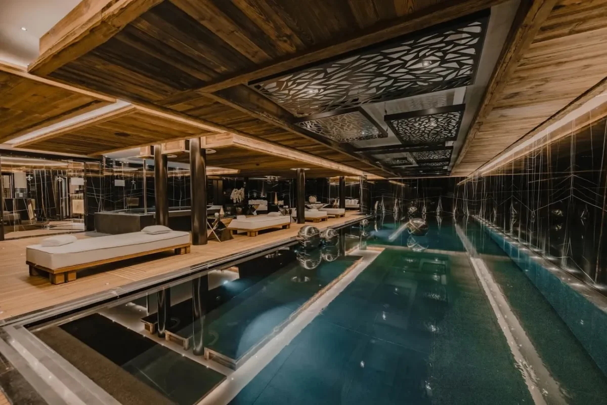 À Gstaad, le Fouquet’s troque les Champs-Élysées pour les cimes