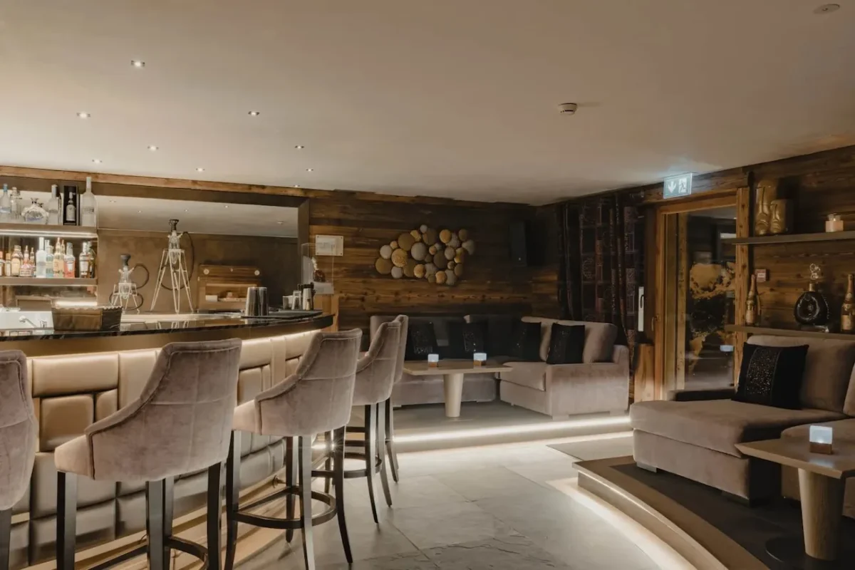 À Gstaad, le Fouquet’s troque les Champs-Élysées pour les cimes